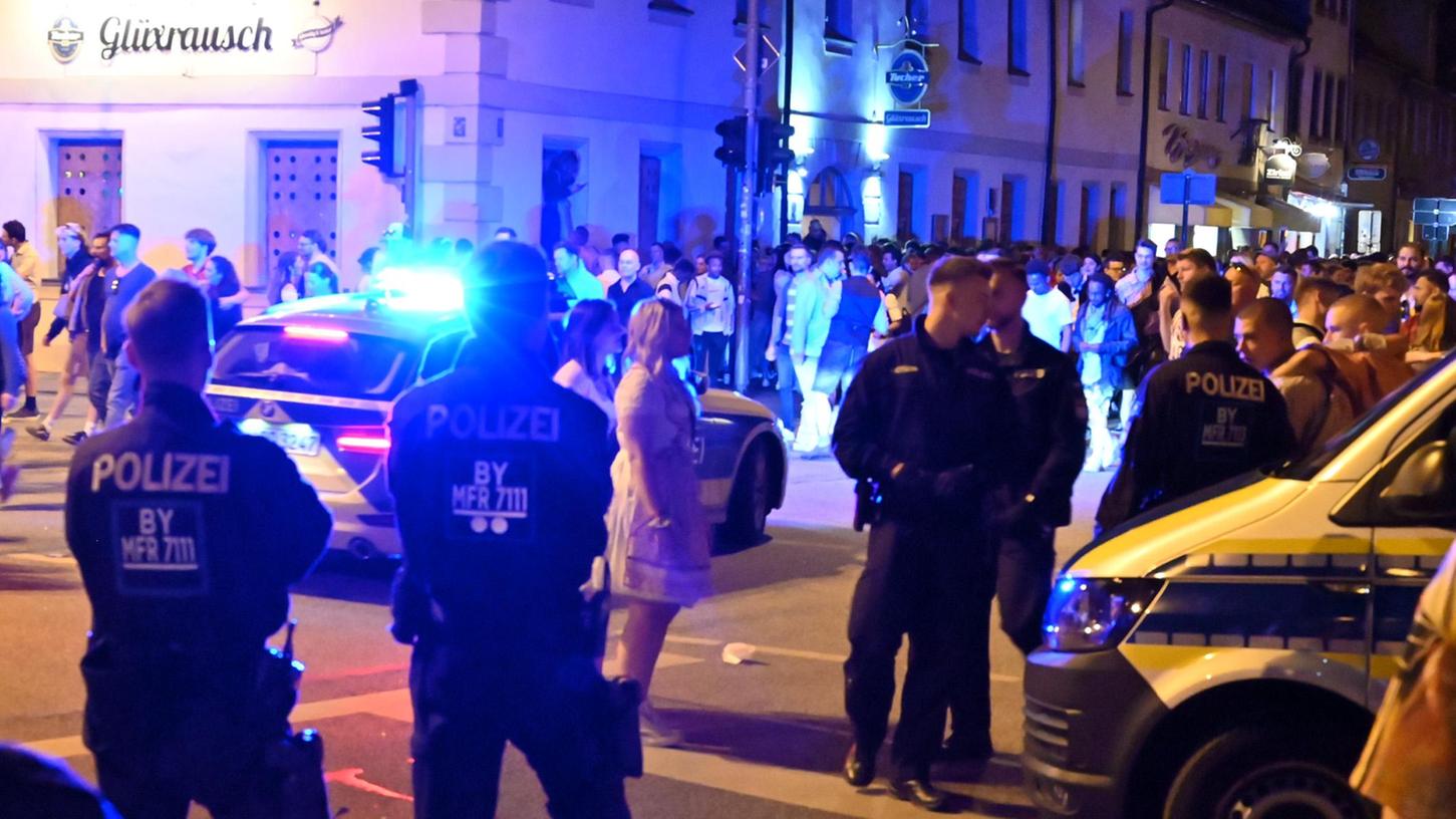 Trotz erhöhter Polizeipräsenz gab es am finalen Bergwochenende eine Menge alkoholbedingter Gewaltausbrüche.
Trotz erhöhter Polizeipräsenz gab es am finalen Bergwochenende eine Menge alkoholbedingter Gewaltausbrüche.