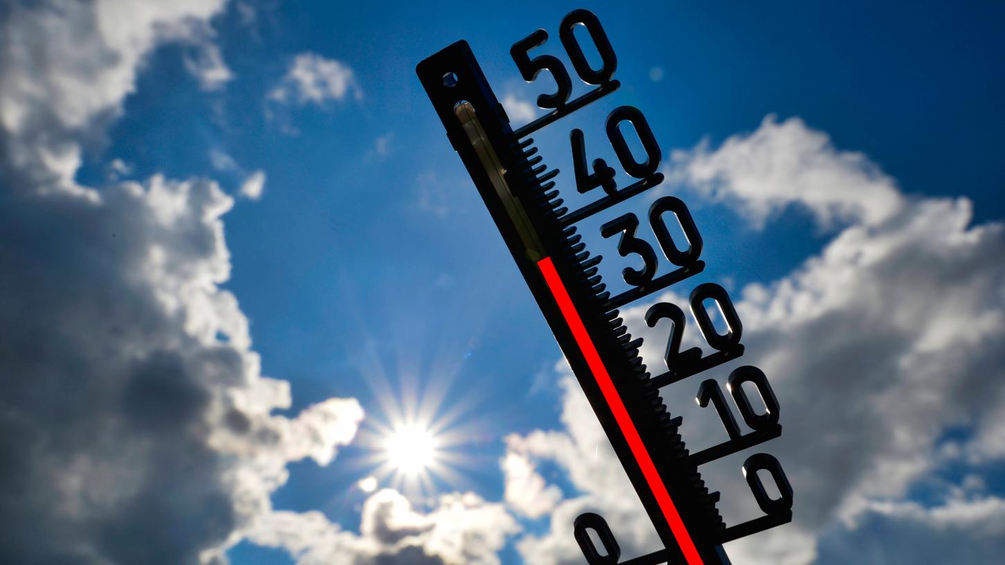 Heiße Luft aus Nordafrika sorgt in Spanien aktuell für eine geschichtsträchtige Hitzewelle mit Temperaturen bis zu 44 Grad. Teile der heißen Luft könnten gegen Ende der Woche auch Franken erreichen.
