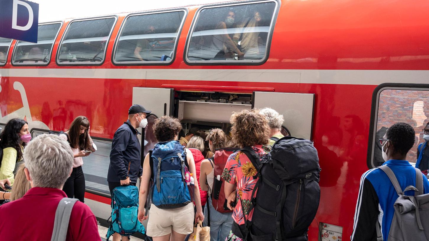 An Pfingsten waren an vielen Bahnhöfen Menschenmassen unterwegs - einige davon mit 9-Euro-Ticket.