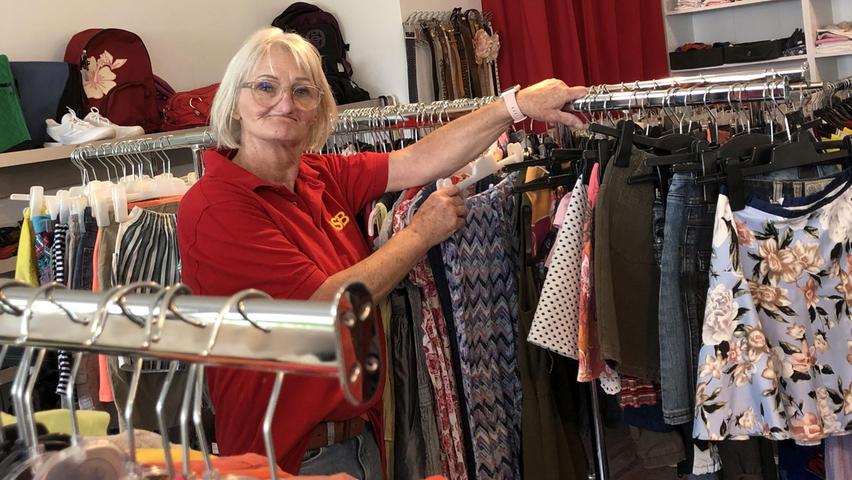 Schnäppchenjagd und Secondhand: Cooles Kleider-Kaffee in Erlangen schont Geldbeutel und Umwelt Schnäppchenjagd und Secondhand: Cooles Kleider-Kaffee in Erlangen schont Geldbeutel und Umwelt