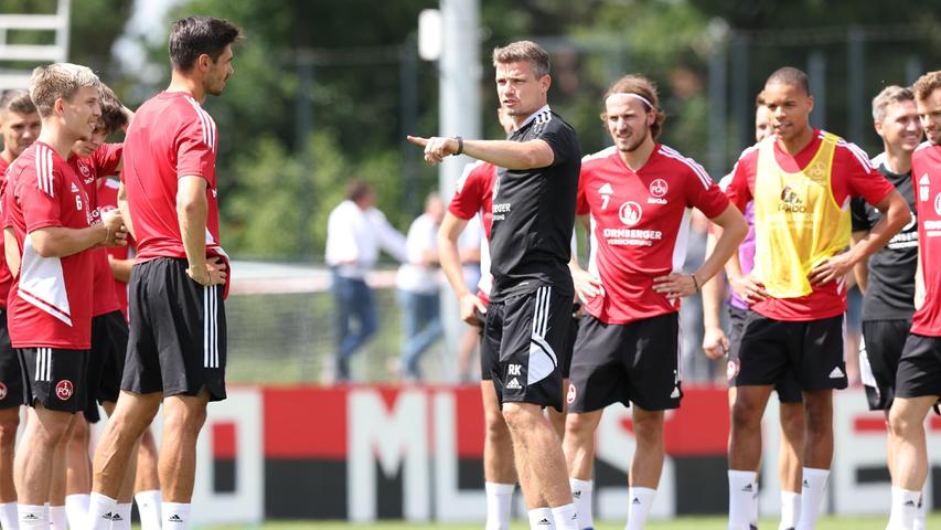 Nun ist klar, gegen wen Trainer Robert Klauß mit seiner Mannschaft in die Saison startet.