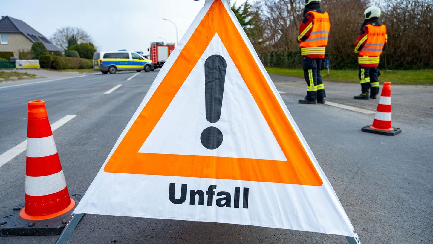 Zwei Personen wurden bei dem Unfall im Landkreis Ansbach verletzt. Zwei Personen wurden bei dem Unfall im Landkreis Ansbach verletzt.