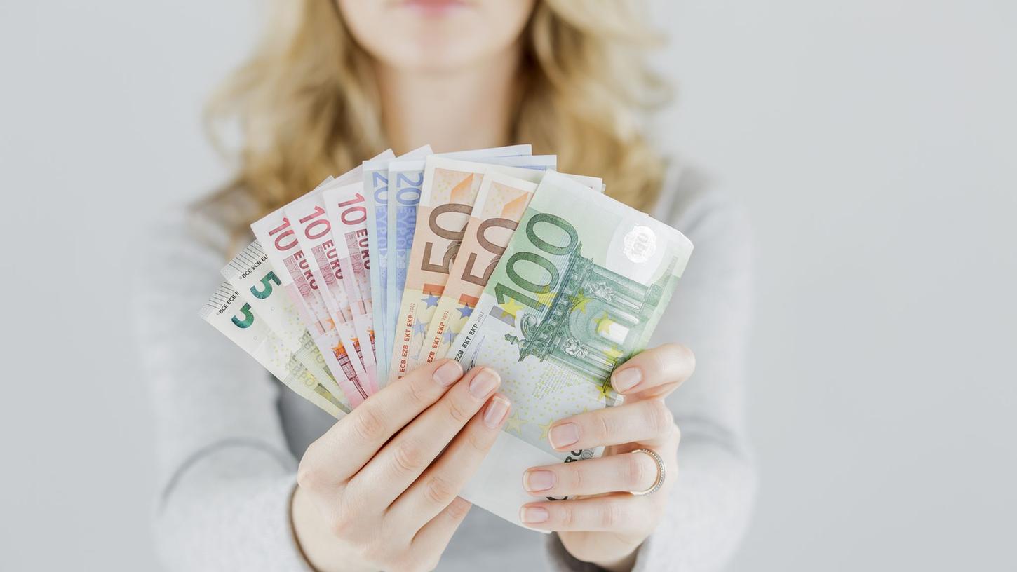 Wer die Inflation als verstärkendes Argument für die Gehaltsverhandlung nutzen möchte, sollte möglichst konkret aufzeigen, was teurer geworden ist. Wer die Inflation als verstärkendes Argument für die Gehaltsverhandlung nutzen möchte, sollte möglichst konkret aufzeigen, was teurer geworden ist.