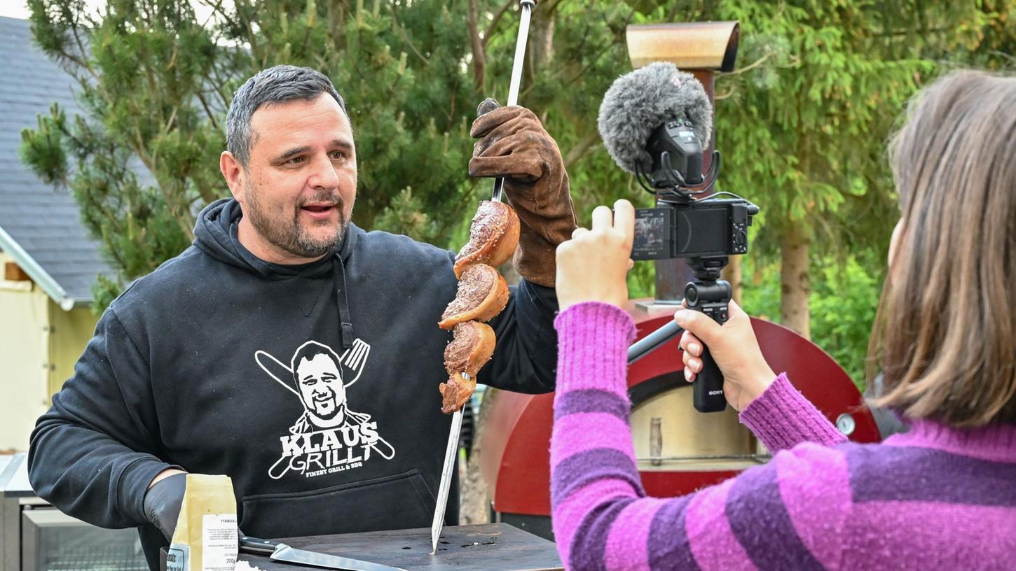 440.000 Abonnenten folgen dem Kultgriller auf seinem Youtube-Kanal. 440.000 Abonnenten folgen dem Kultgriller auf seinem Youtube-Kanal.