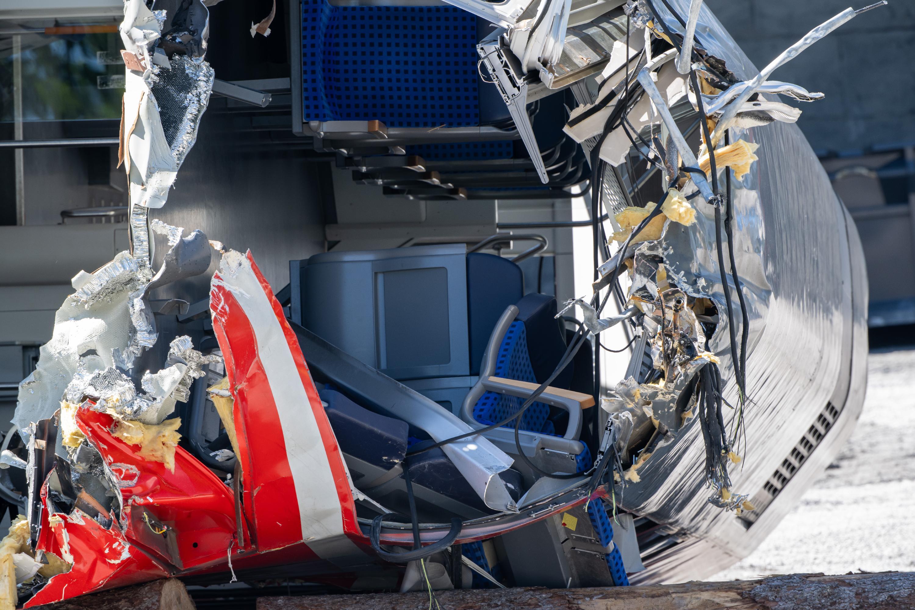 Das Gleisbett und die Schienen müssen auf einer Länge von 700 Metern erneuert werden. Die eigentlichen Arbeiten können erst beginnen, wenn die bayerische Justiz die Strecke zur Reparatur freigibt.