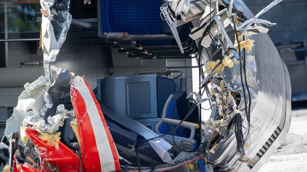 Das Gleisbett und die Schienen müssen auf einer Länge von 700 Metern erneuert werden. Die eigentlichen Arbeiten können erst beginnen, wenn die bayerische Justiz die Strecke zur Reparatur freigibt.