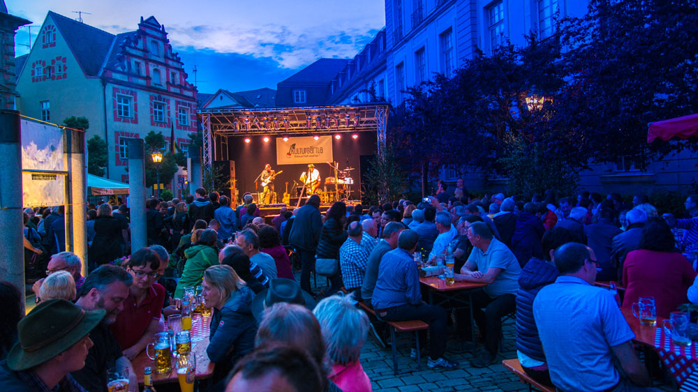 Das Ansbacher Altstadtfest ist eine der beliebtesten Veranstaltungen in der Residenzstadt. Dementsprechend groß war der Andrang zum Auftakt. (Symbolbild aus dem Jahr 2017)
Das Ansbacher Altstadtfest ist eine der beliebtesten Veranstaltungen in der Residenzstadt. Dementsprechend groß war der Andrang zum Auftakt. (Symbolbild aus dem Jahr 2017)