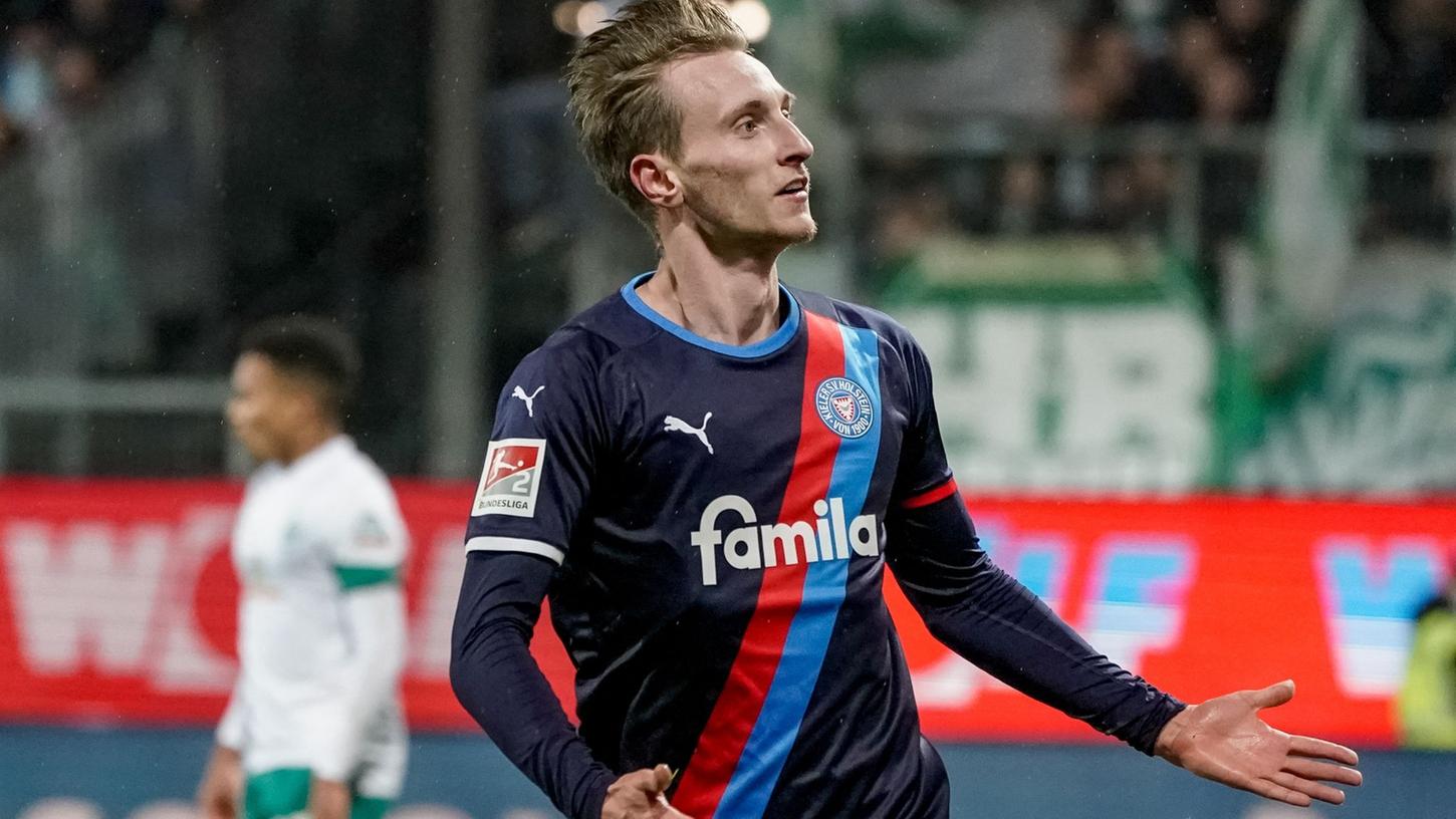 Nach einer für ihn weniger erfolgreichen Saison in Kiel kehrt Joshua Mees nach Regensburg zurück.
Nach einer für ihn weniger erfolgreichen Saison in Kiel kehrt Joshua Mees nach Regensburg zurück.