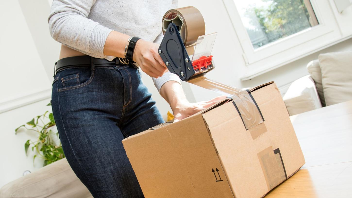 Paket zu versenden? Wer Preise vergleicht, kann bares Geld sparen. Paket zu versenden? Wer Preise vergleicht, kann bares Geld sparen.