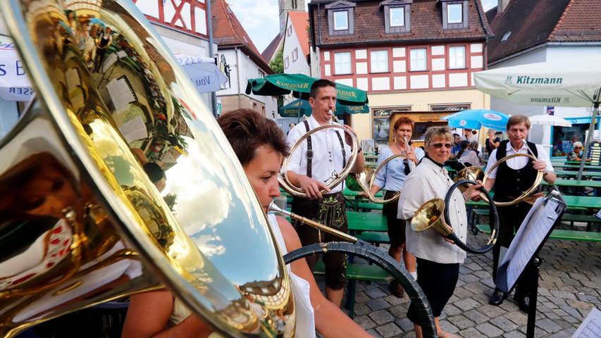 Auch bei der Eröffnung des 45. Herzogenauracher Altstadtfestes wird es zünftige Blasmusik geben.