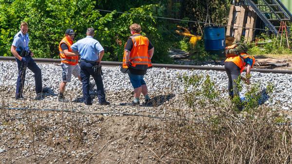 Von Garmisch bis Burgrain gilt der Gleisbereich nach wie vor als Tatort. Er wird weiterhin auf mögliche Spuren untersucht.