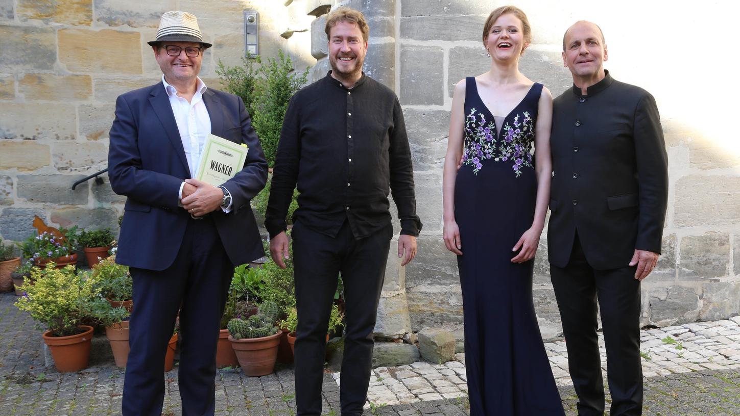 Das Bild zeigt die Sänger Robert Beckert, Stephan Kelm, Marlies Stahl und Thomas Gazheli (v.l.). Das Bild zeigt die Sänger Robert Beckert, Stephan Kelm, Marlies Stahl und Thomas Gazheli (v.l.).