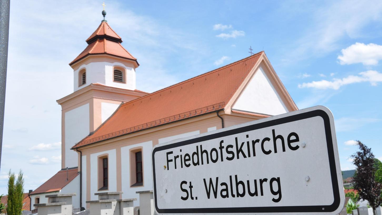 Die Kirche St. Walburga wurde vor 300 Jahren geweiht. Dieses Jubiläum wird am Samstag mit einem Festgottesdienst gefeiert, zu dem Bischof Gregor Maria Hanke erwartet wird.
Die Kirche St. Walburga wurde vor 300 Jahren geweiht. Dieses Jubiläum wird am Samstag mit einem Festgottesdienst gefeiert, zu dem Bischof Gregor Maria Hanke erwartet wird.