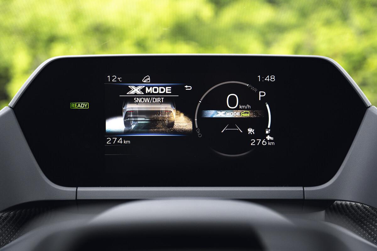 Das Fahrerinstrumentarium sitzt verhältnismäßig weit hinten. Das kennt man von Peugeot.