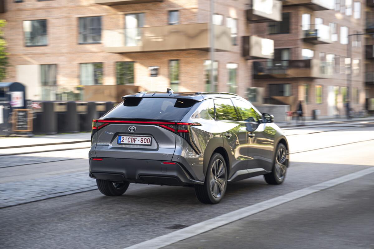 47.950 Euro kostet der bZ4X als Basismodell, 59.990 Euro verlangt Toyota für die vollausgestattete AWD-Topversion.