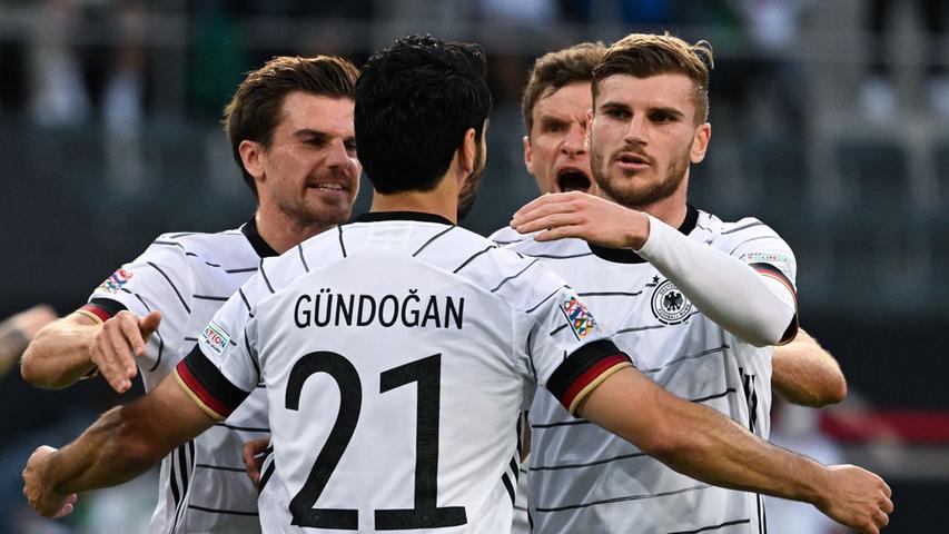 Nach drei 1:1-Unentschieden hintereinander ist der deutschen Fußball-Nationalmannschaft zum Abschluss der Länderspielsaison ein überzeugender Sieg gelungen. Das 5:2 in der Nations League war der historisch höchste Erfolg über Italien. In Mönchengladbach zeigte das Team Spielwitz.   