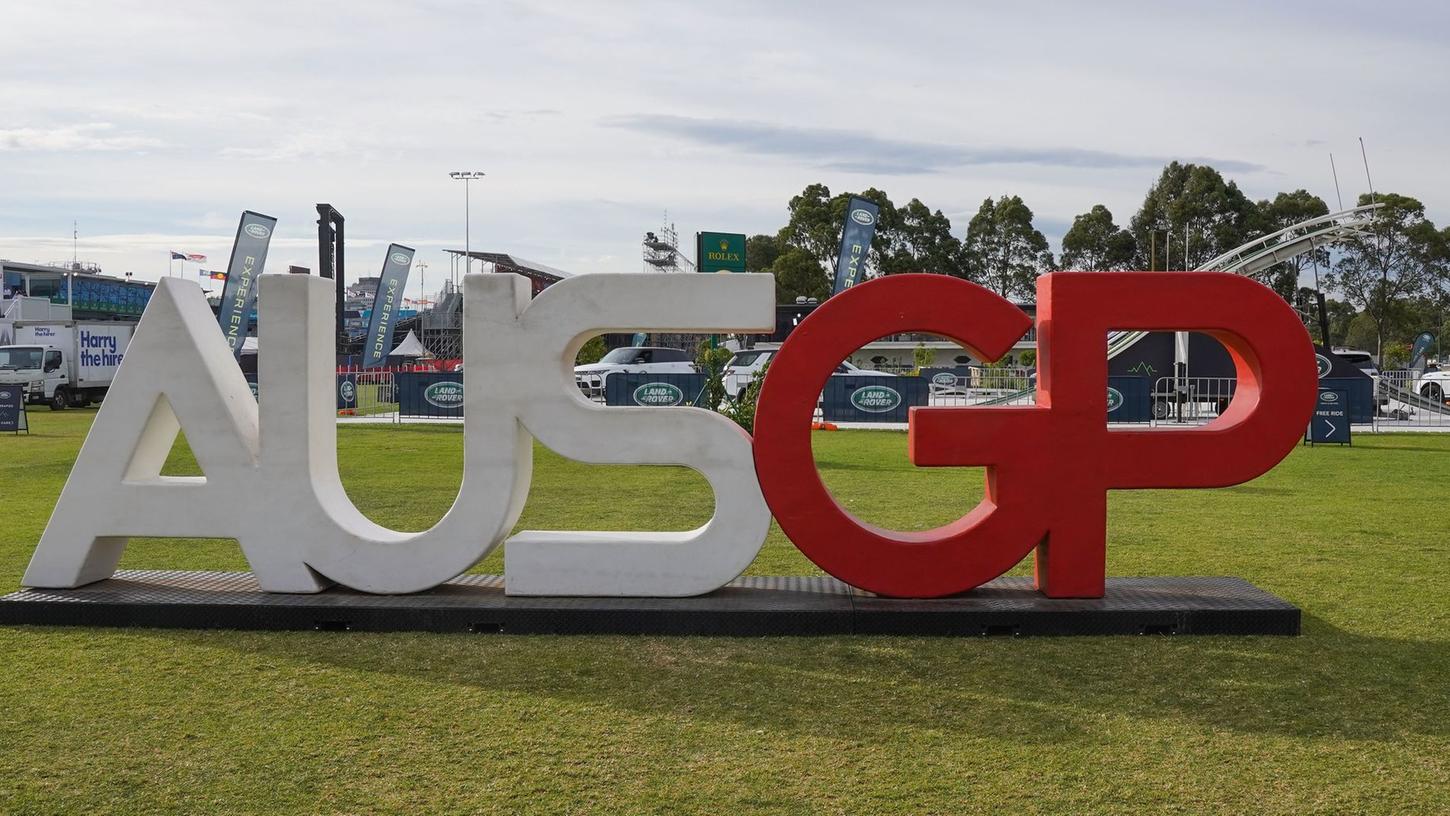 Ein Logo des Grand Prix steht am Albert Park Circuit. Ein Logo des Grand Prix steht am Albert Park Circuit.
