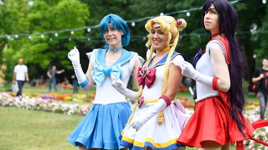 Auch ein Cosplay-Fotowalk fand am Donnerstag statt. So waren beispielsweise Outfits von Sailor Mars, Sailor Moon und Sailor Merkur der Mangareihe "Sailor Moon" zu sehen.
