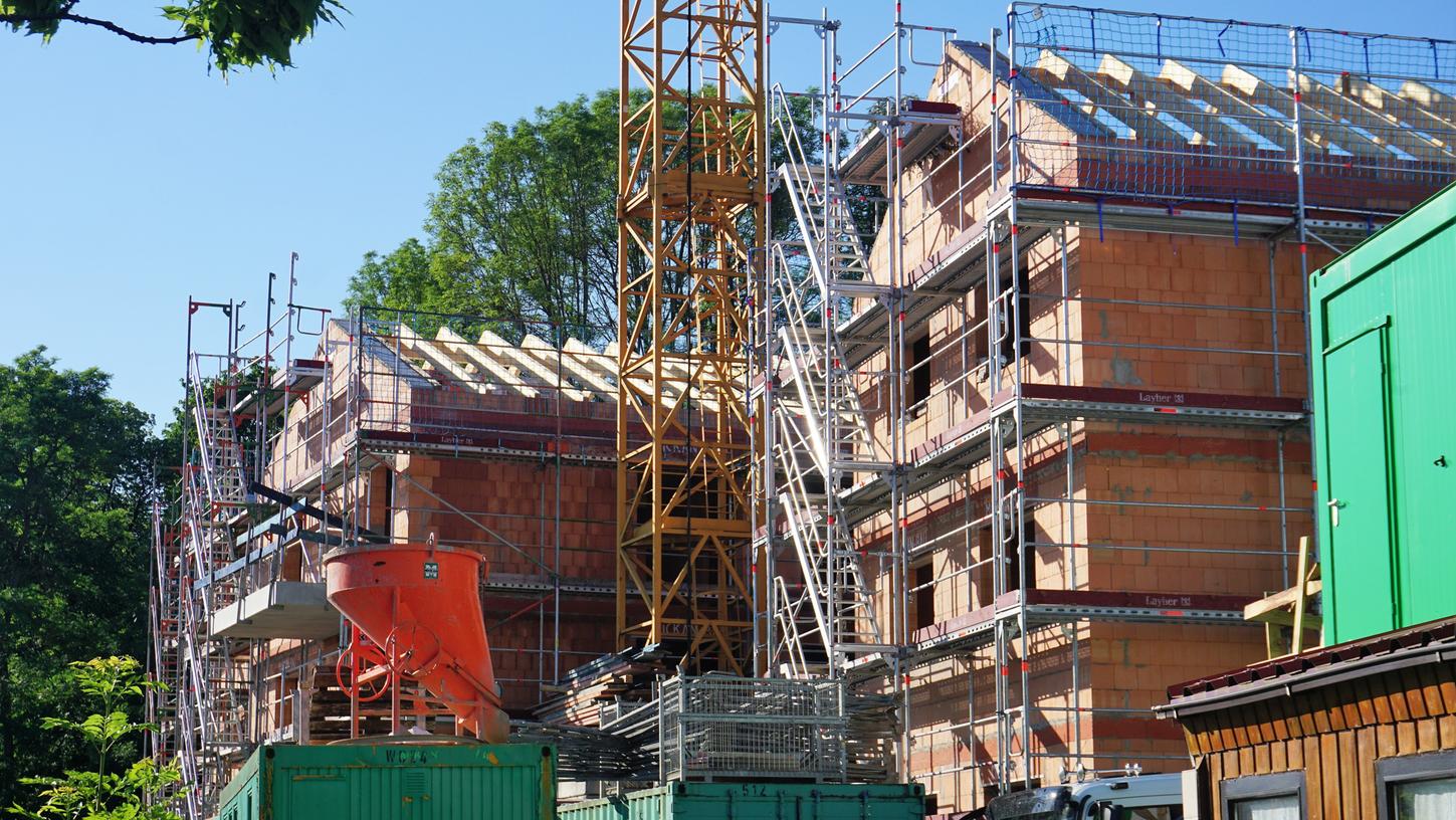 In Hohenfels geht der kommunale Wohnungsbau voran. Das Foto stammt bereits aus dem Sommer 2022.