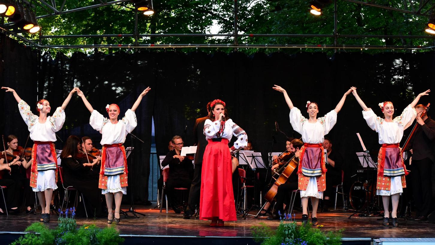 Bei einem Benefizkonzert im KulturSommerQuartier begeisterte das kleine Orchester des Opernhauses Odessa rund 250 Zuhörer.