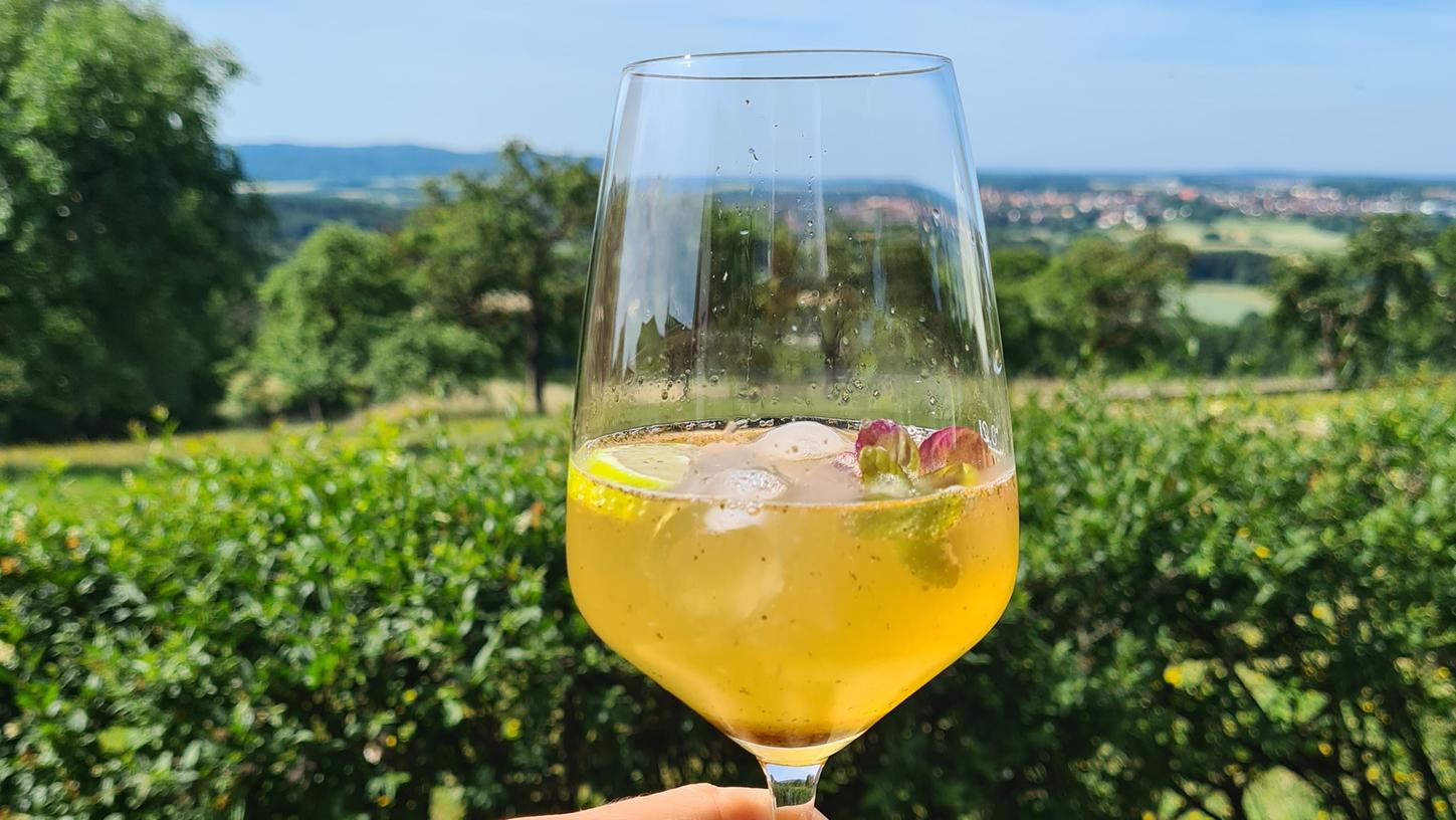 In Hegnenberg wird der Kräuter-Spritz gereicht. In Hegnenberg wird der Kräuter-Spritz gereicht.