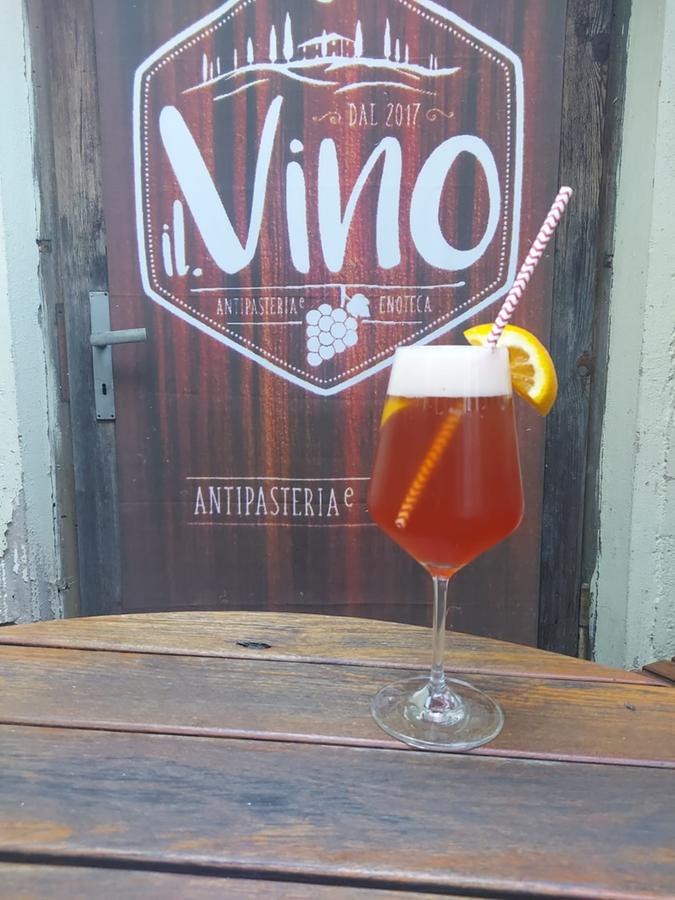 Den Weißbier-Spritzer hat das „Il Vino“ kredenzt. Den Weißbier-Spritzer hat das „Il Vino“ kredenzt.