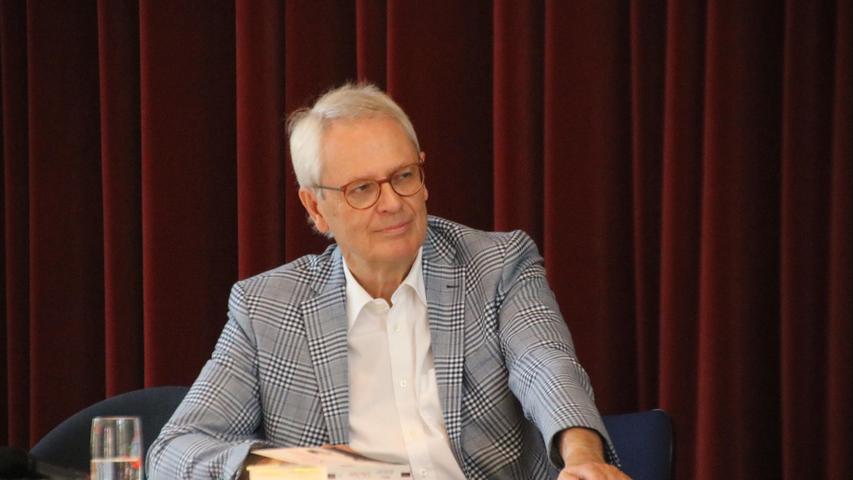 Dr. Karl-Friedrich Ossberger: Moderierte die Diskussion und stellte fest, dass  der Erik-Mann-Monat Aufarbeitung und Wiedergutmachung zugleich sein sollte.