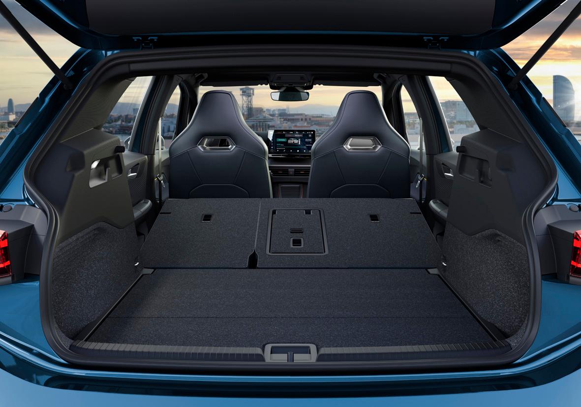 Nach Umlegen der Rücksitzlehnen ergibt sich eine nicht ganz ebene Ladefläche.