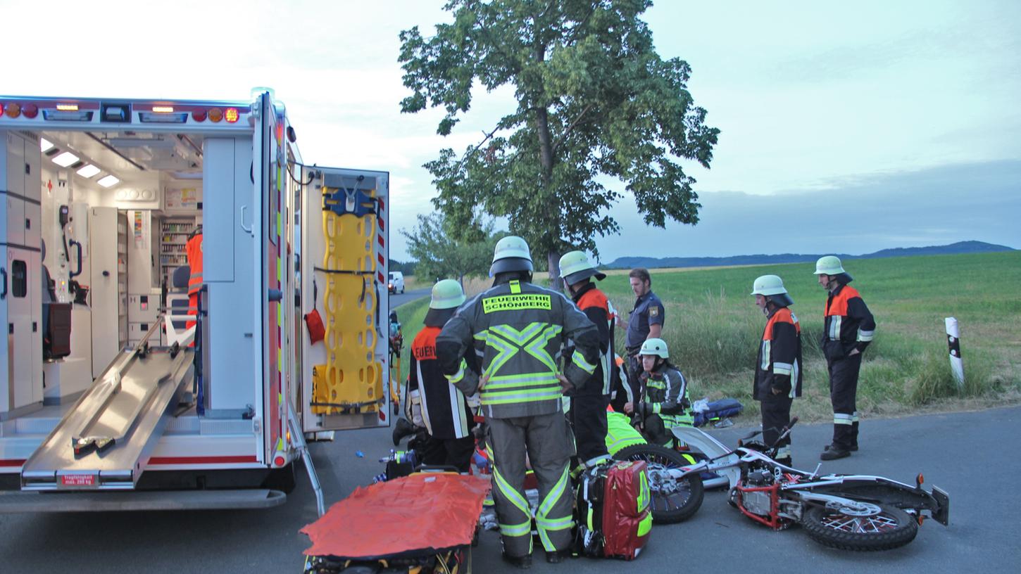 Zwei Jugendliche bei Motorradunfall zwischen Weigenhofen und Ottensoos schwer verletzt