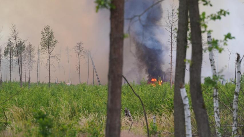 Das Feuer war am Freitag ausgebrochen und hatte sich bis zum Abend auf etwa 60 Hektar ausgebreitet.