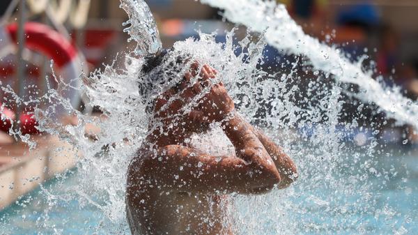 Abkühlung im Freibad