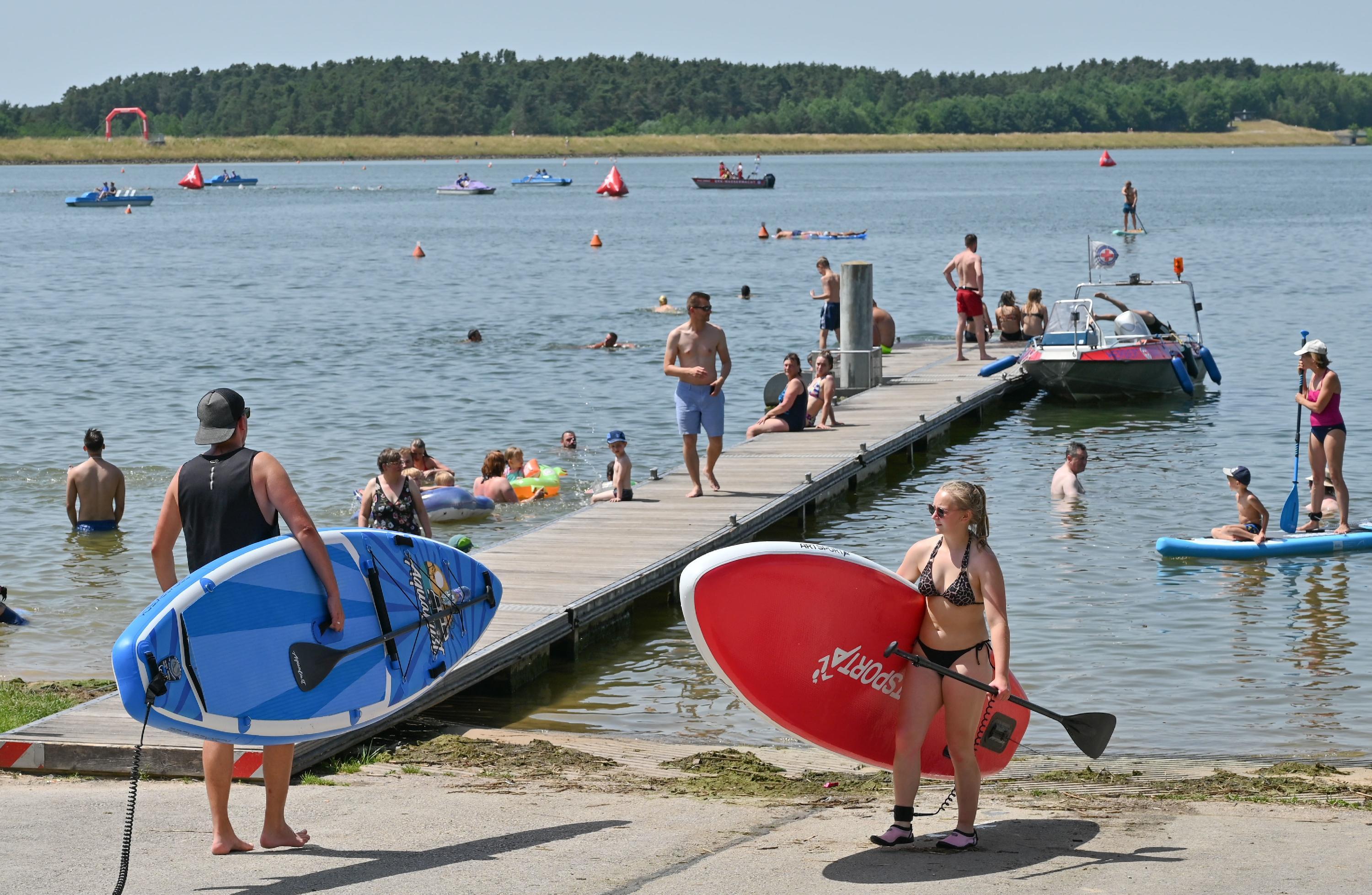Sportlich unterwegs in und auf dem Wasser.