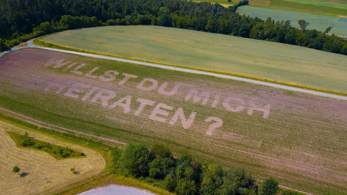 Der Antrag war lang vorbereitet gewesen. Der Antrag war lang vorbereitet gewesen.