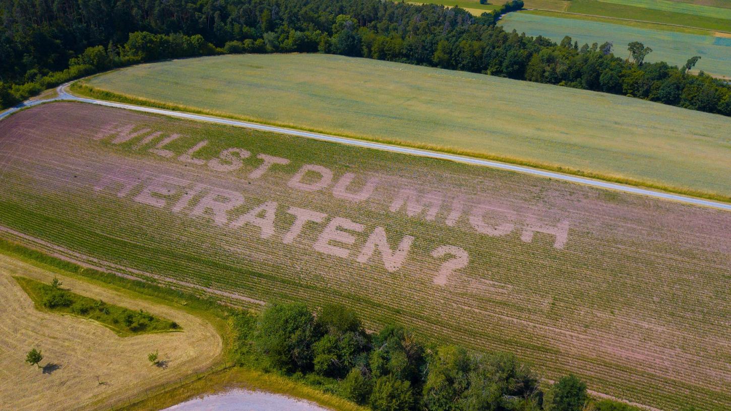 Schöne Überraschung: Heiratsantrag als Feuerwehrübung getarnt