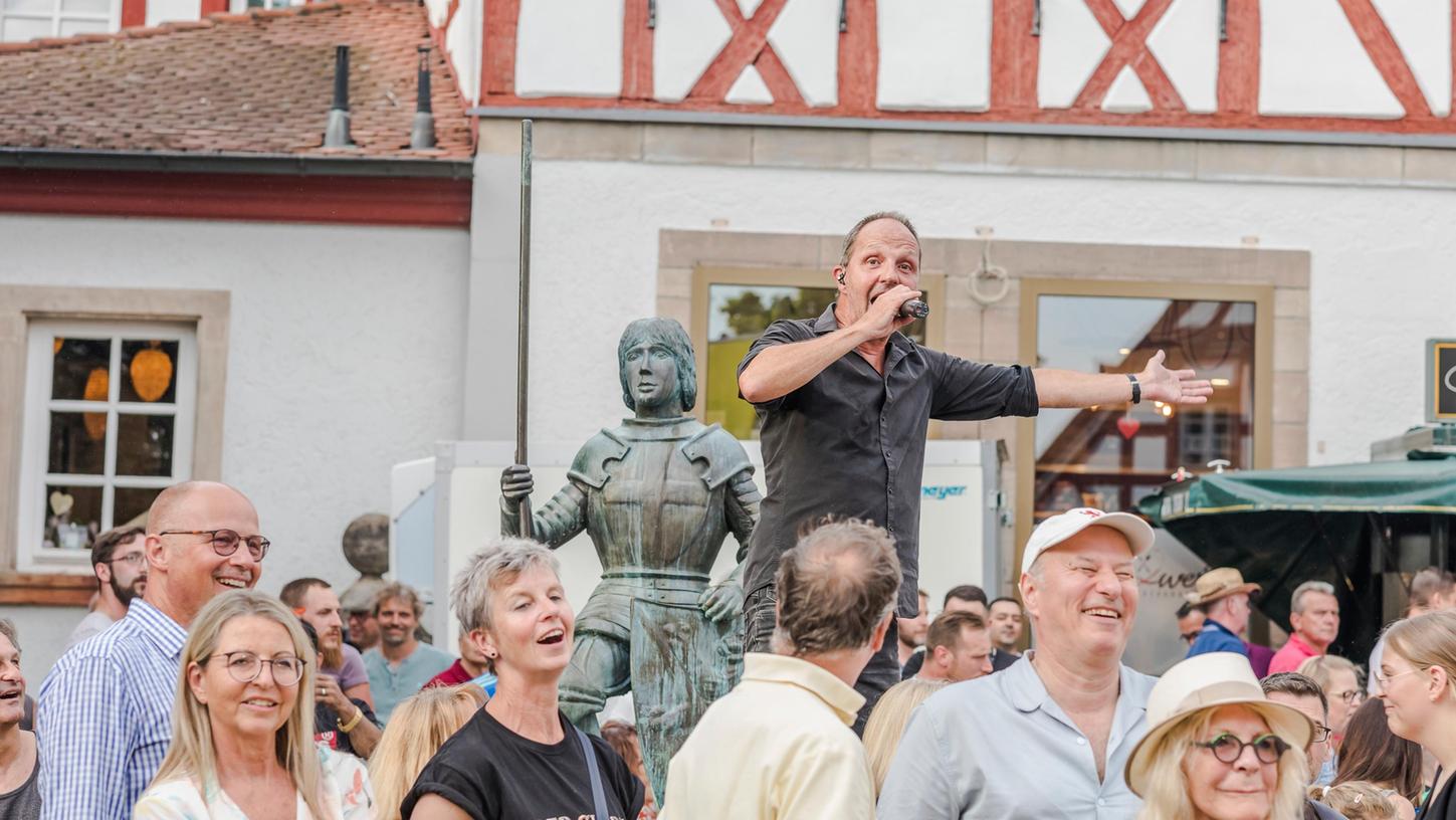 Feiern vor Fachwerkkulisse: Das Altstadtfest in Herzogenaurach war ein Publikumsmagnet.
Feiern vor Fachwerkkulisse: Das Altstadtfest in Herzogenaurach war ein Publikumsmagnet.