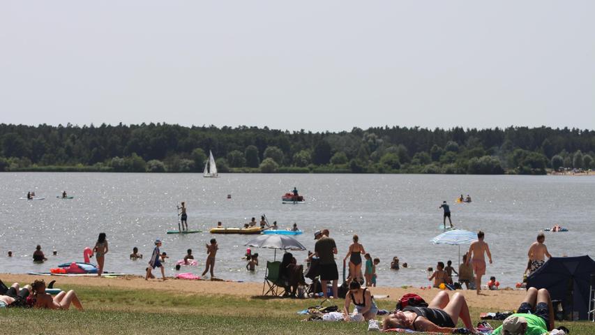 Begehrter Schatten und viele Gäste: Erstes Hitze-Wochenende im Fränkischen Seenland