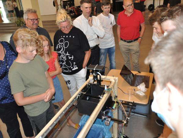 Die Schülerinnen und Schüler hatten beim Technik-Tag des Gymnasiums in Höchstadt viel Spaß. 