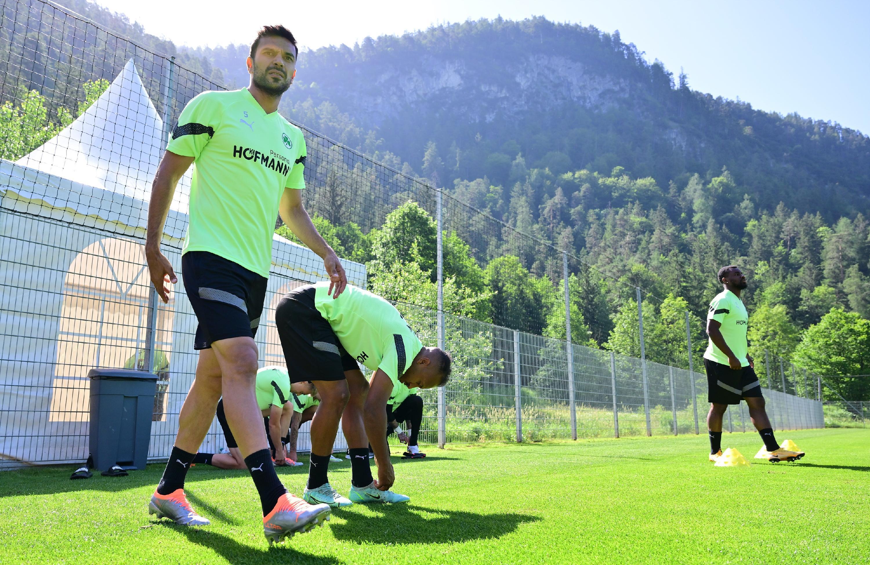 ... für Oussama Haddadi, Julian Green und ihre Kollegen.