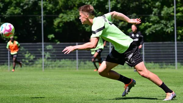 Die konnten die Spieler wie hier Luca Itter aber in der Sommersonne kaum genießen.