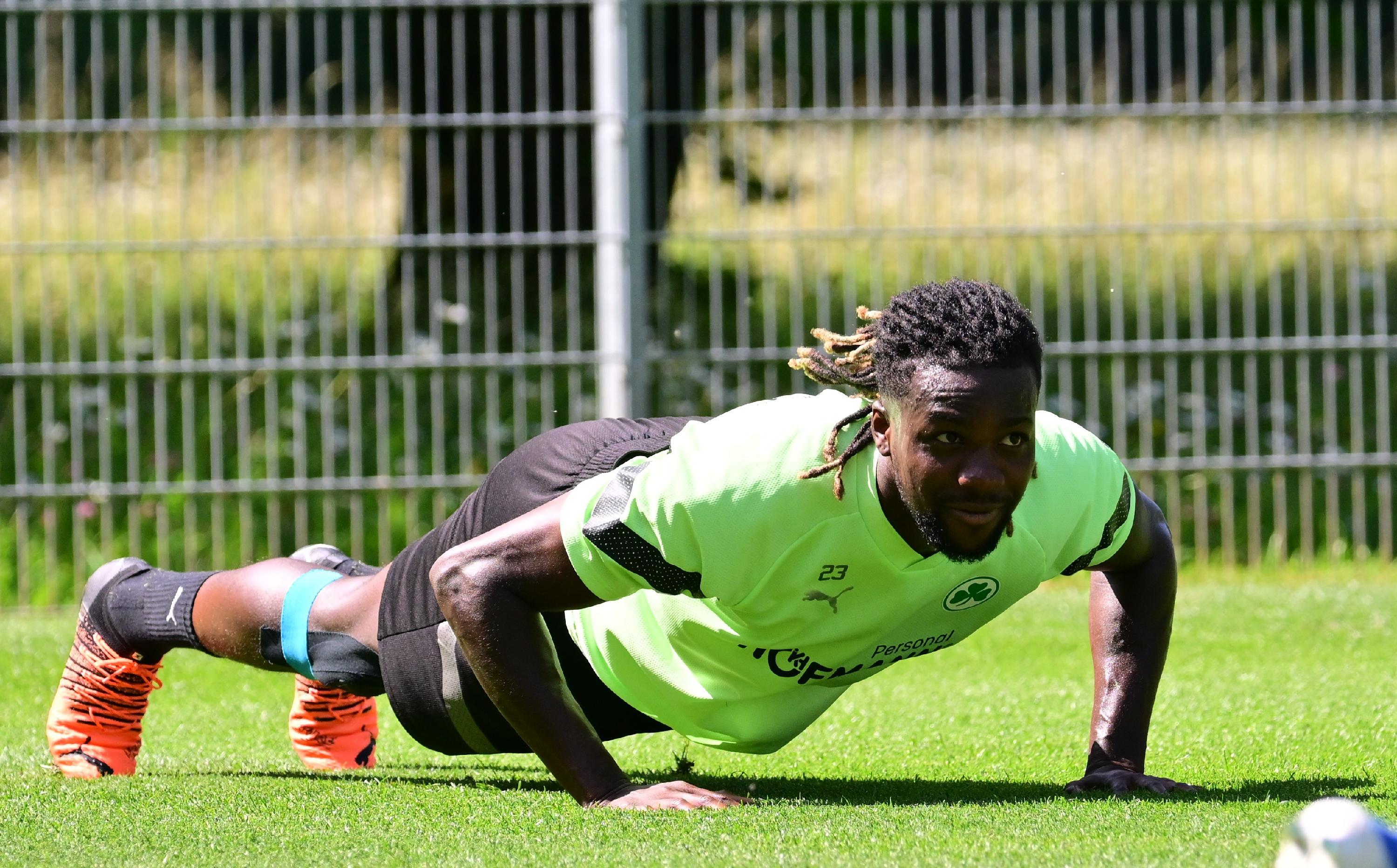 Gideon Jung hingegen hatte noch Lust auf ein wenig Brust-Training.