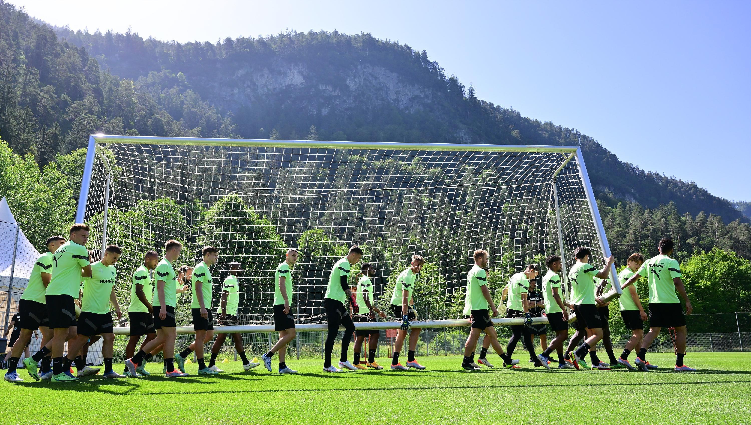 Noch schnell die Tore aufräumen,...