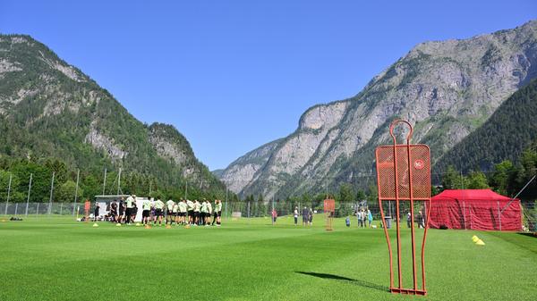 ... im Mannschaftskreis zusammenkommen...