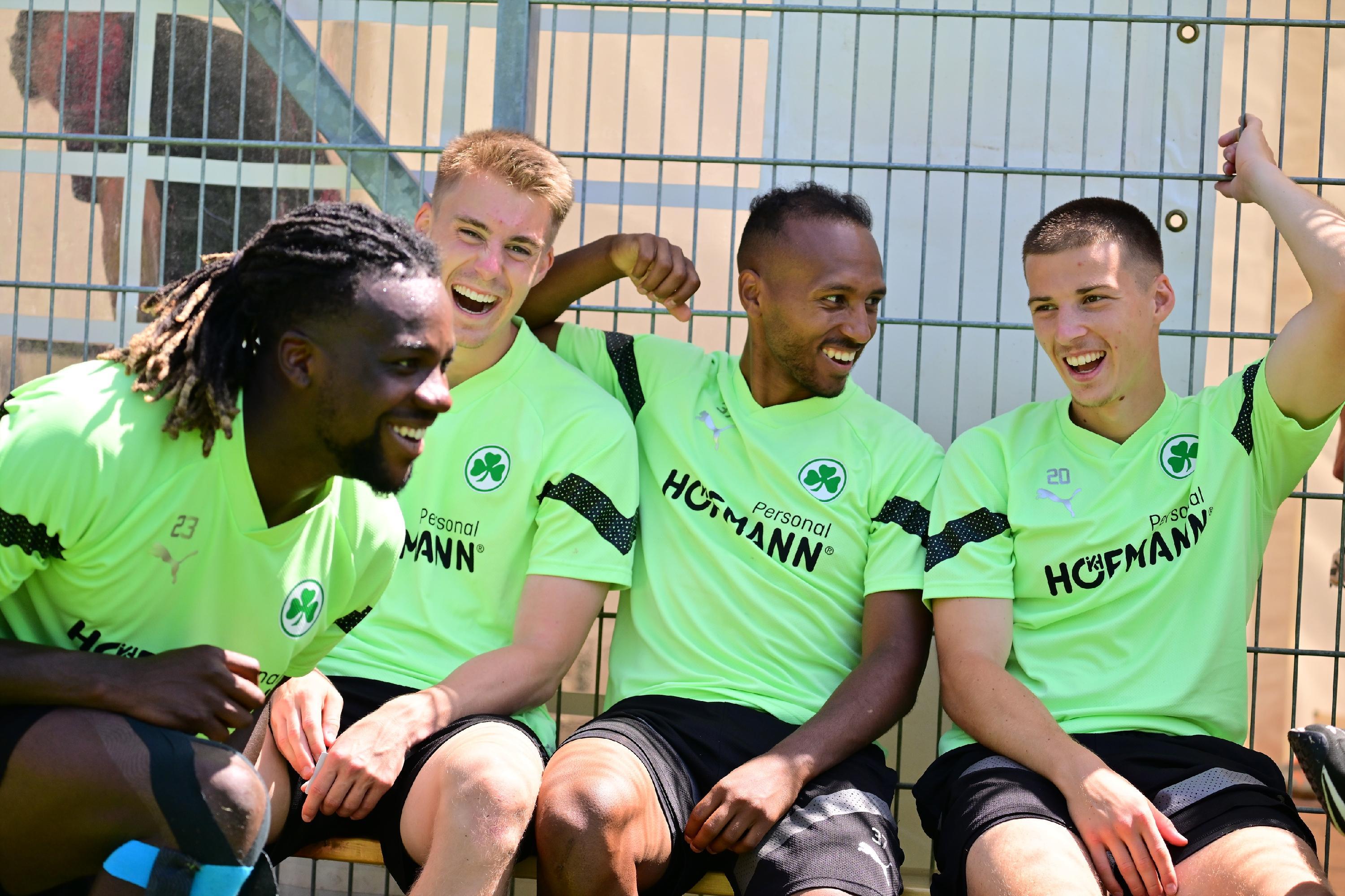 ... und seinen Kollegen. Duschen, Mittagessen, Regenerieren. Und dann: