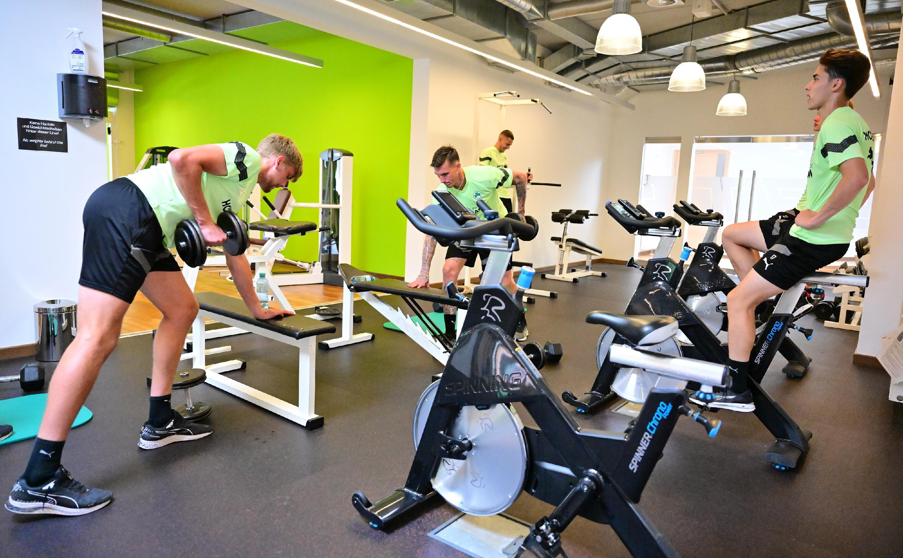 Ab in den Kraftraum, um ein paar Gewichte zu stemmen.