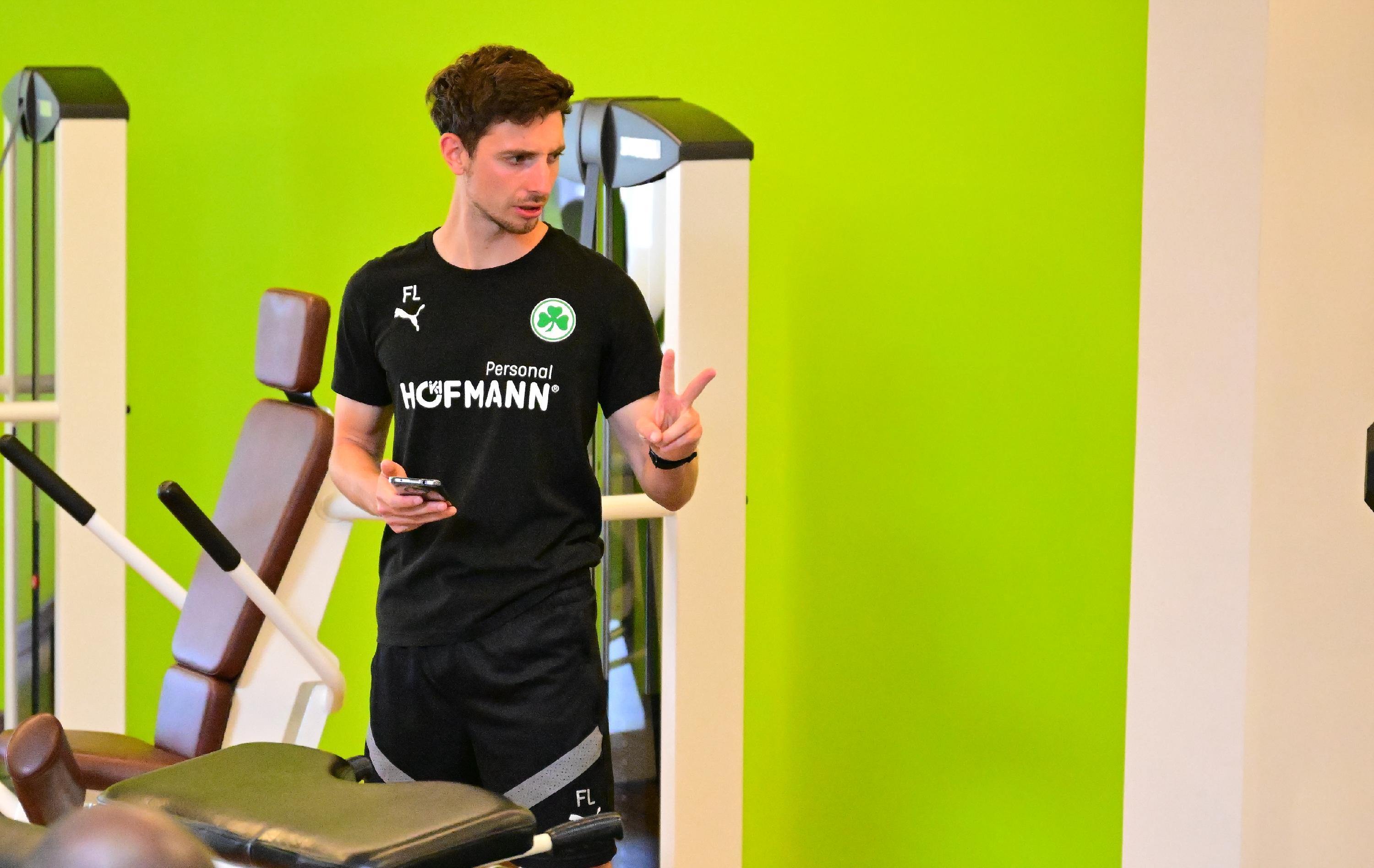 Mit Florian Leimeister ist auch ein zweiter Athletiktrainer in Saalfelden dabei,...