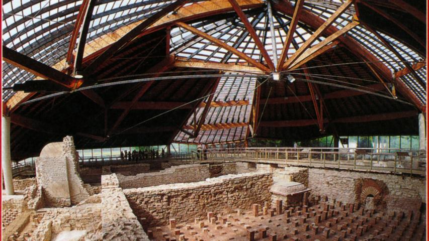 Die Römertherme in Weißenburg ist heute ein beliebtes Ausflugsziel. Die große Thermenanlage war 1977 entdeckt worden und gewährt einen spannenden Einblick in die angenehmen Seiten der römischen Kultur. Solche Einrichtungen waren nicht nur ein Ort der luxuriösen Entspannung und Erholung mit den unterschiedlichsten Bademöglichkeiten und Wellnessangeboten, sondern auch beliebte soziale Treffpunkte mit Sport und Spiel, Essen und Trinken. Hier tauschte man den neuesten Klatsch und Tratsch aus. Die Bäder standen der gesamten Bevölkerung offen. Sie sollten vor allem auch Hygiene und Gesundheit der Menschen sichern.  