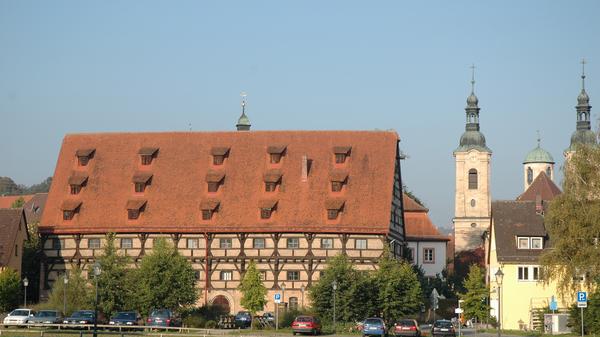 Das Hopfen- und Biermuseum in Spalt lässt die Welt des Hopfens und die Braukunst lebendig werden. Ob begehbarer Braukessel oder Aromastation, interaktiv und mit allen Sinnen erkunden die Besucher das Kornhaus am Gabrieliplatz 1 in Spalt. Am Ende des Rundgangs wartet die ProBierBar, wo sie ein echtes Spalter genießen können.