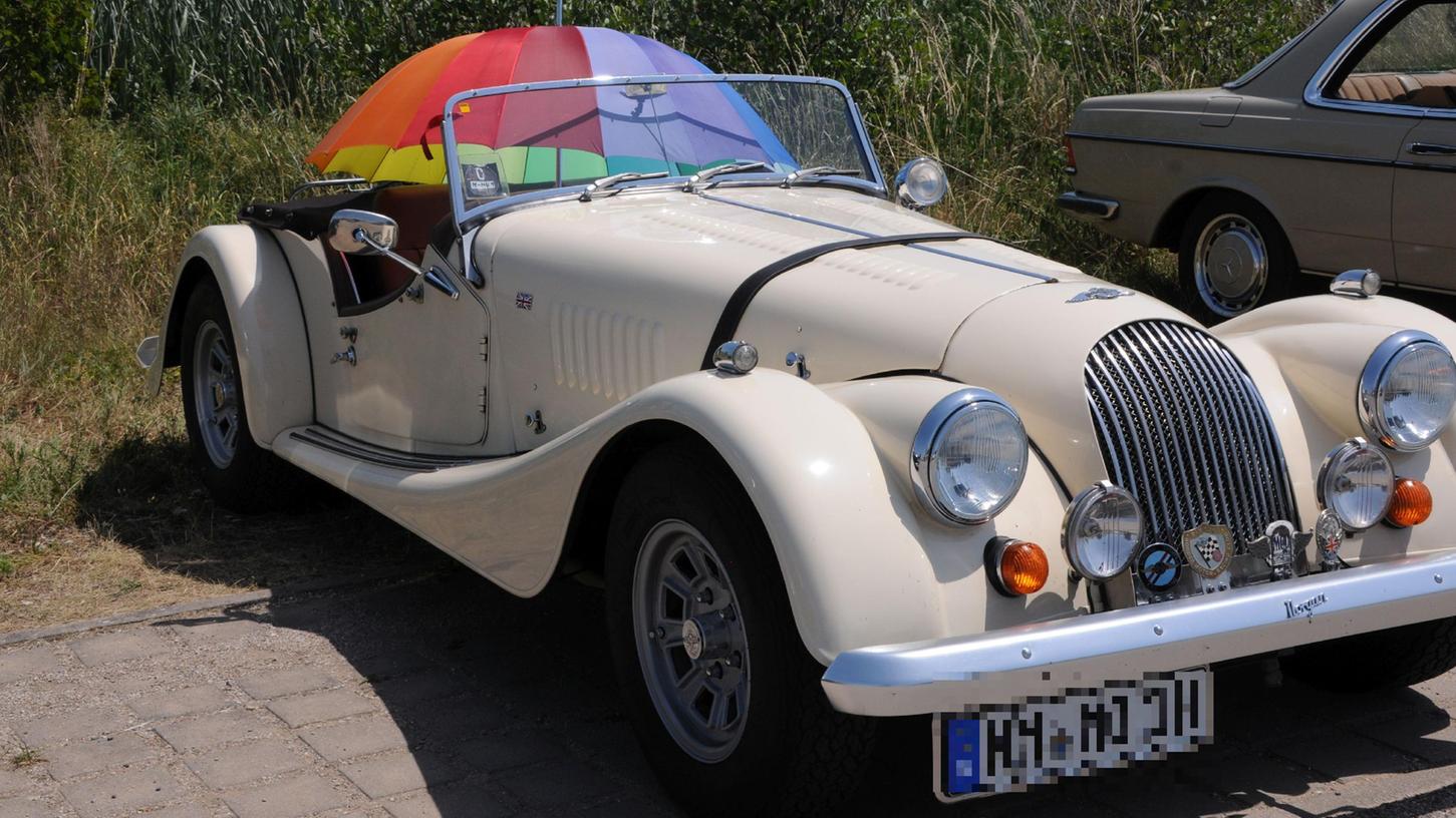 Auch dieser Oldtimer auf dem Parkplatz am Seligenportener Sportplatz ließ die Herzen der "Schrauber" schneller schlagen.
Auch dieser Oldtimer auf dem Parkplatz am Seligenportener Sportplatz ließ die Herzen der "Schrauber" schneller schlagen.