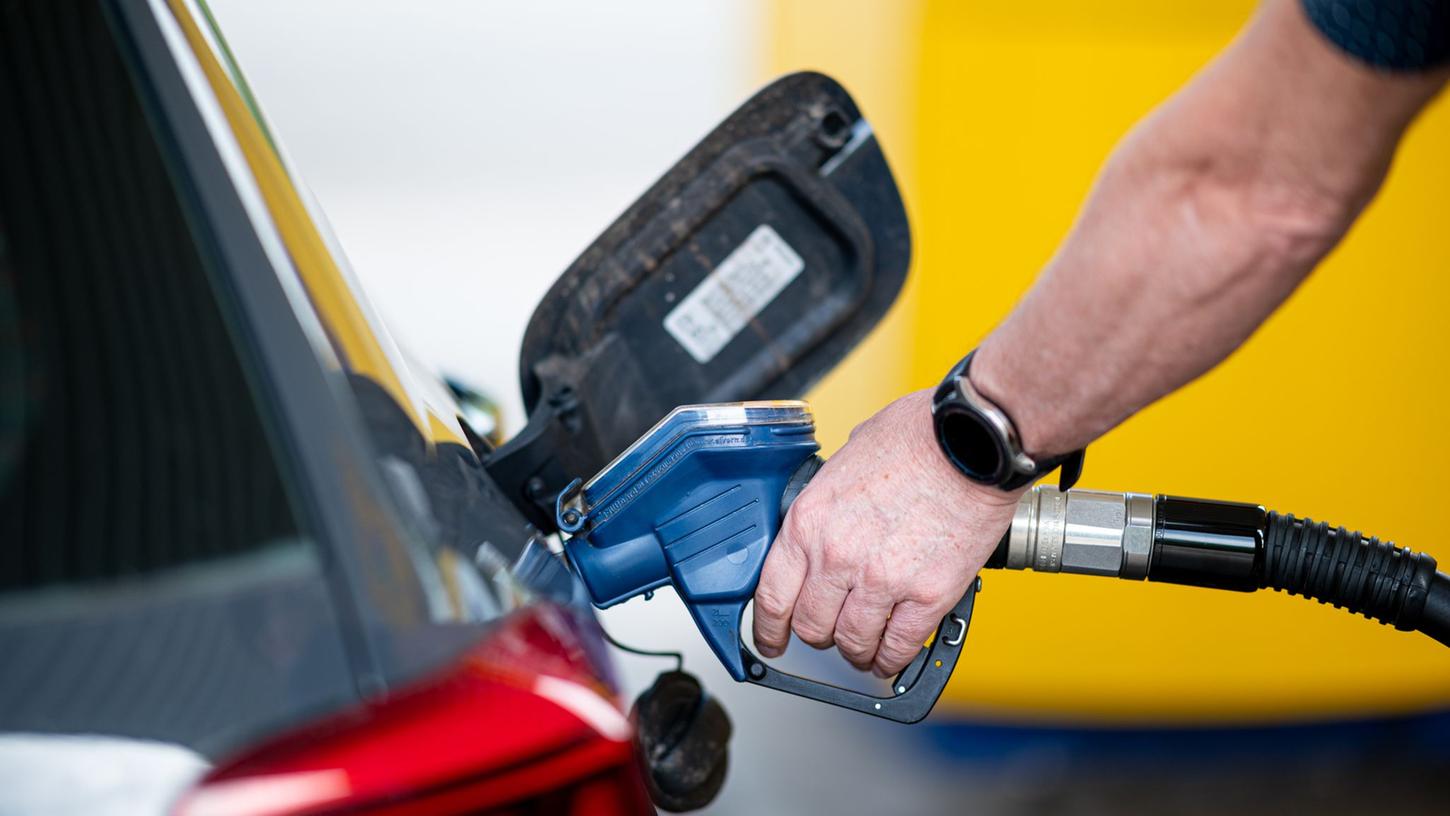 Die Preise für Diesel sind zuletzt wieder gestiegen - und sind nun höher als vor der Steuersenkung am 1. Juni.