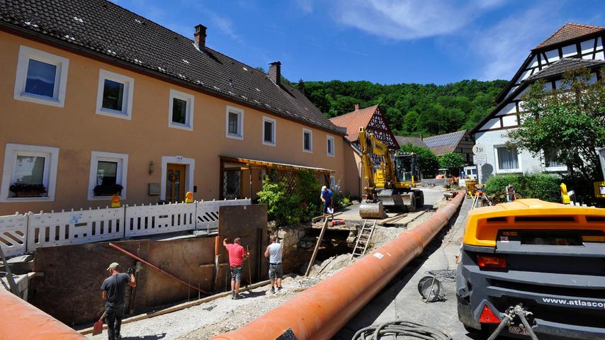 Der Wedenbach wird saniert: Er verläuft hier in dicken Rohren unterirdisch. Der Wedenbach wird saniert: Er verläuft hier in dicken Rohren unterirdisch.